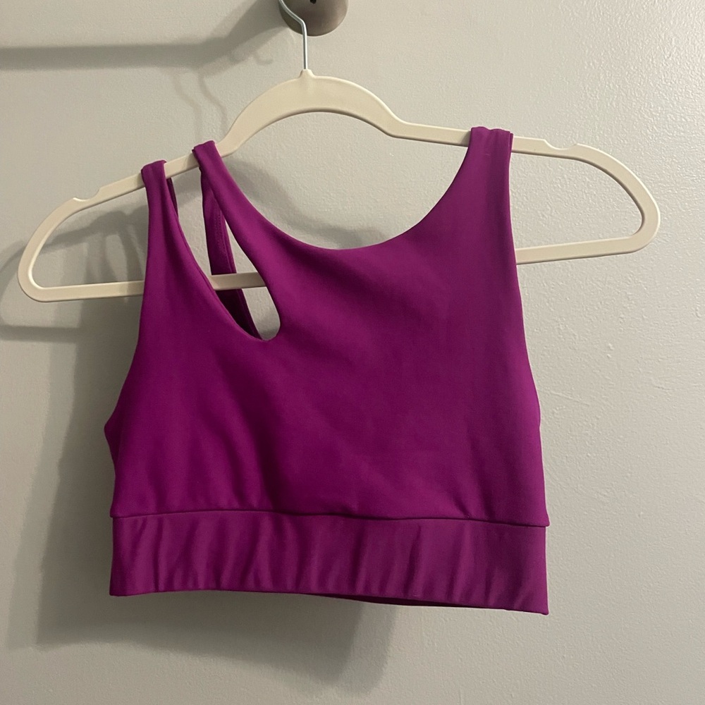 Women's Asymmetric Cutout Sports Bra Crop Top - Magenta
